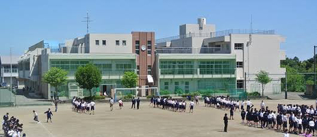 生駒市立緑ヶ丘中学校の画像1